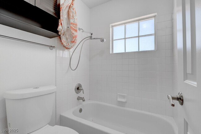Building Photo - 8408 Bay Point Dr