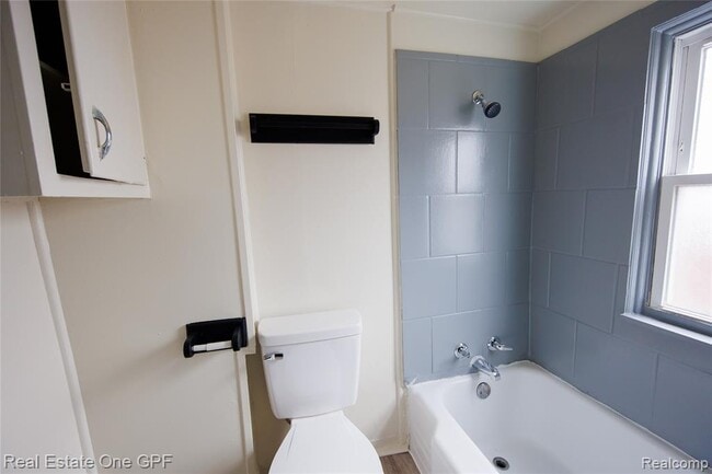 Building Photo - 8242 Maxwell Ave