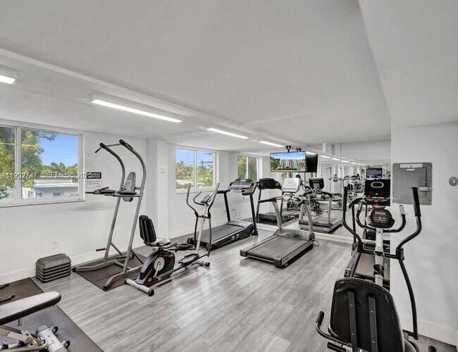 Building Photo - 1251 NE 108th St