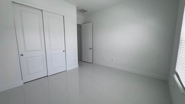 Building Photo - 5722 Aleppo Pl
