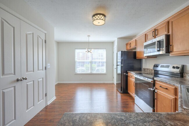 Building Photo - 240 Arapaho Dr