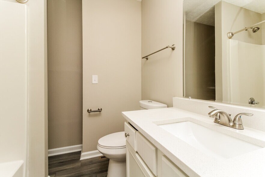 Building Photo - 648 Ransom Village Way