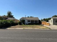Building Photo - Charming 3 Bedroom, 2 Bath Home with Sunroom!