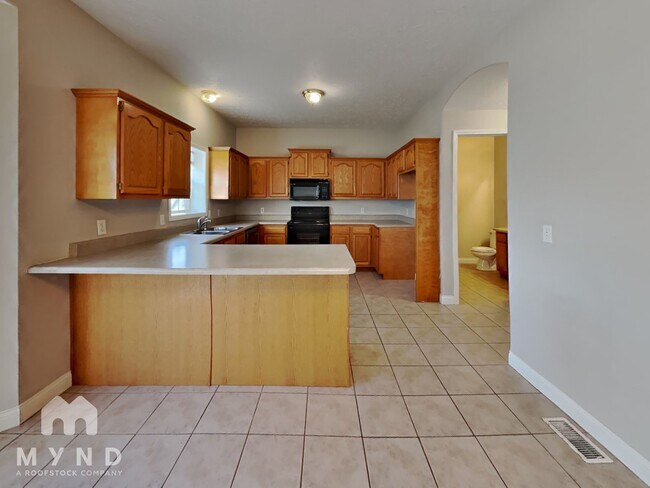 Building Photo - 5622 N 11th Ave