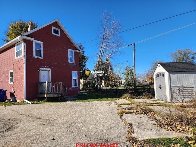 Building Photo - 3 Bedroom Home