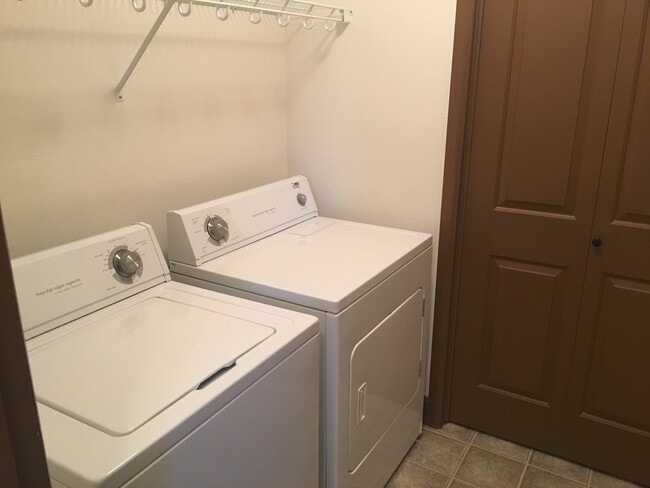 Building Photo - Lake Forest Townhouse