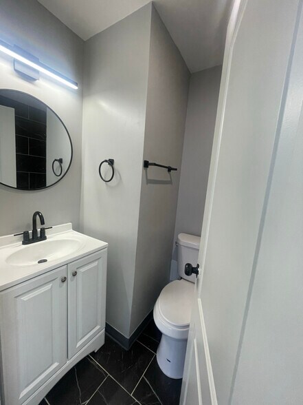 Building Photo - 31 Gillett St