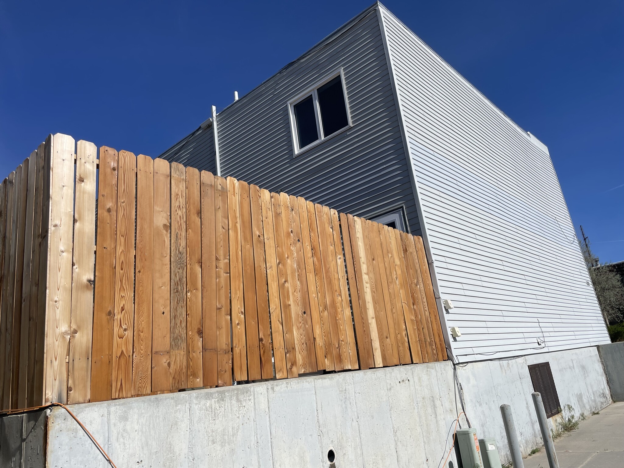 Building Photo - 822 Badger Ln