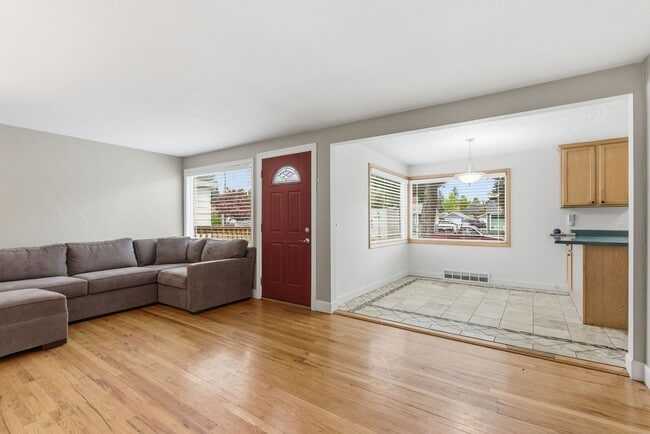 Building Photo - Modern & Cozy Spokane Retreat | Prime Location Near South Hill