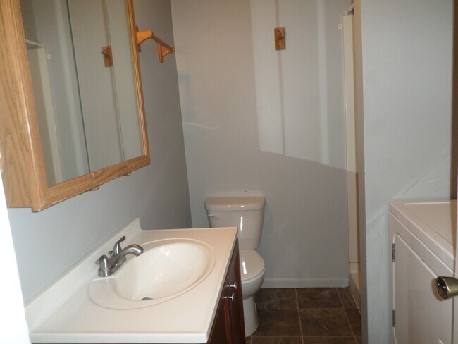 Building Photo - BONUS ROOM!