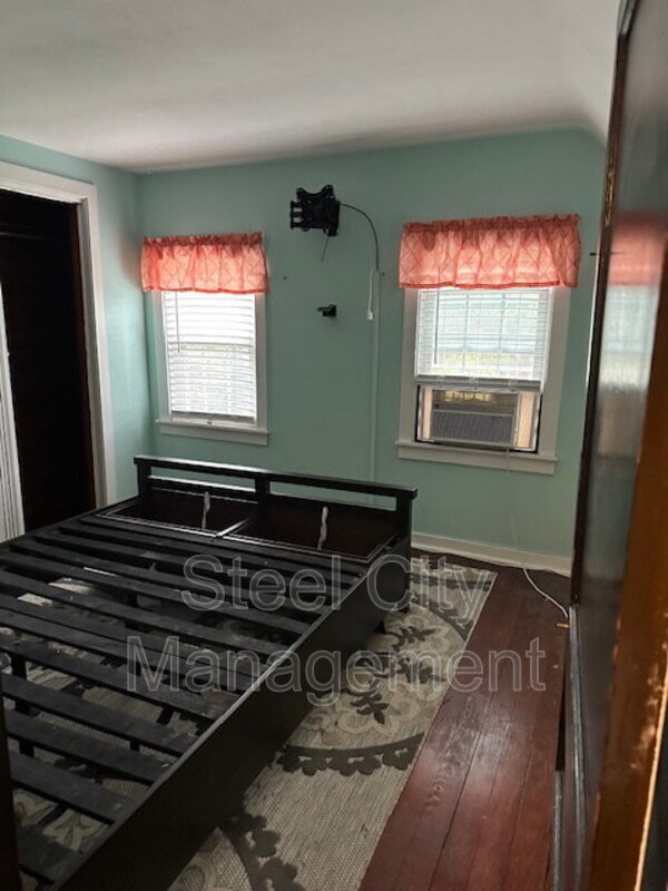 Building Photo - 851 Kennedy St