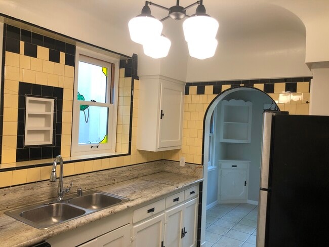 Building Photo - 1069 S Crescent Heights Blvd