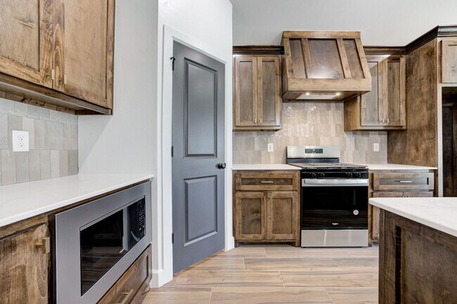 Building Photo - Brand New Home In Mustang!