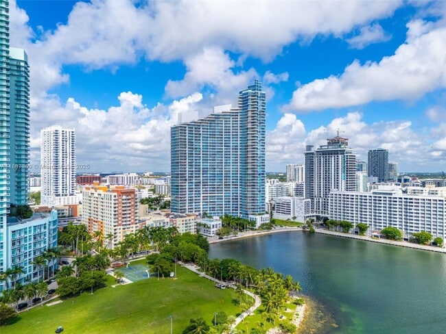 Building Photo - 2020 N Bayshore Dr