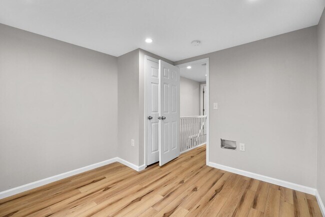 Building Photo - 15 N Bradford St
