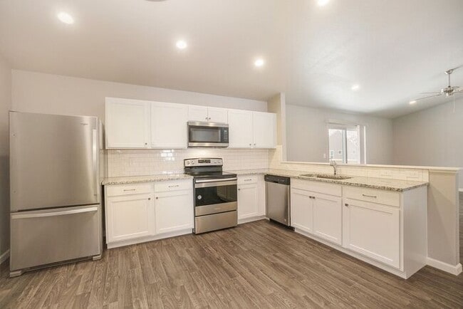 Building Photo - 3155 Alder Dr SW