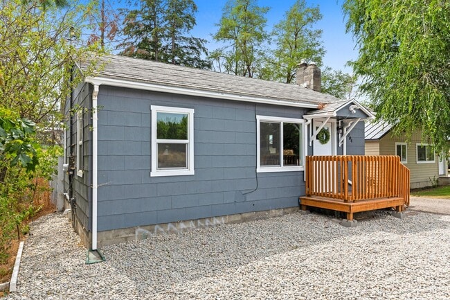 Building Photo - Dishman Area Home with Shop!