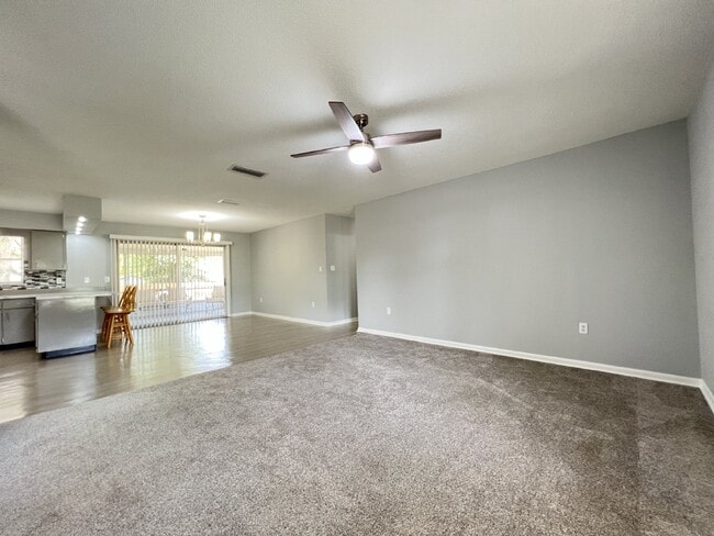 Building Photo - **Affordable Rental home in Silver Springs...