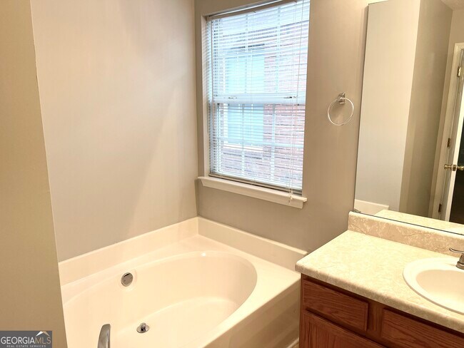 Building Photo - 1130 Dunaway Dr