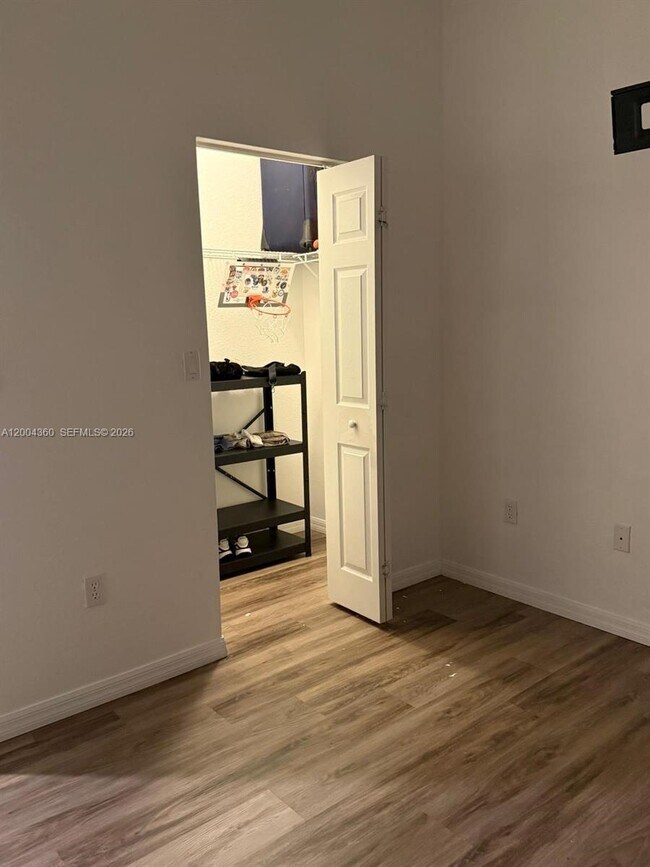 Building Photo - 8999 NW 107 Ct