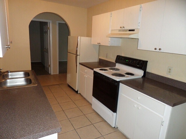 Building Photo - Cute 3bdrm/2bath House ** Section 8 OK ** Ready by 7/15** Section 8 welcome