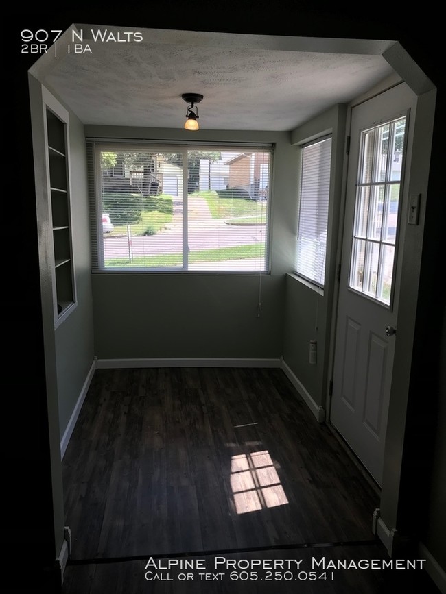 Building Photo - 2 Bedroom House For Rent in Sioux Falls!!