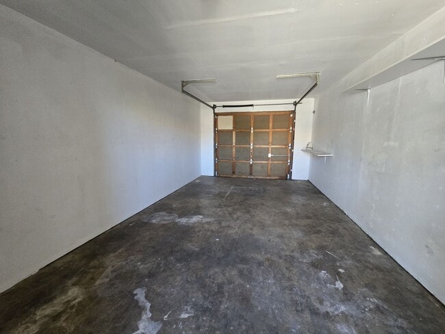 Building Photo - 124 NE Atkinson Ct