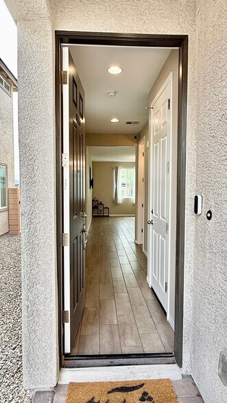 Building Photo - 3953 Painted Lady Ave