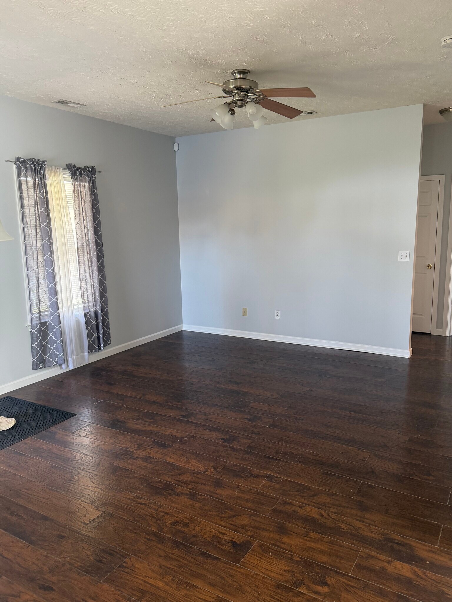 Living Room - 431 16th St