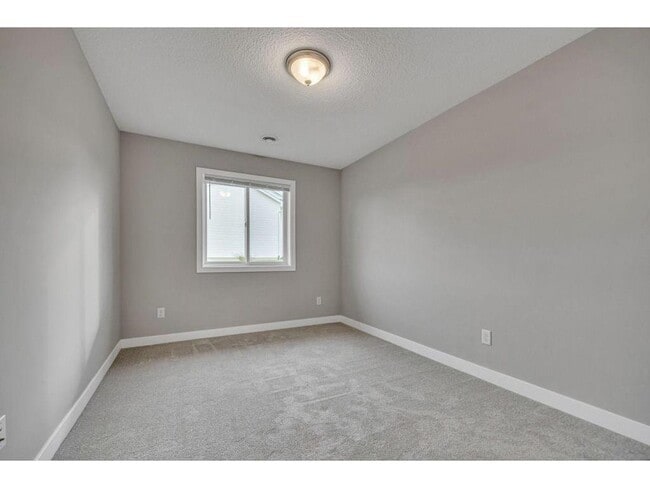 Building Photo - 722 Hilltop Ln