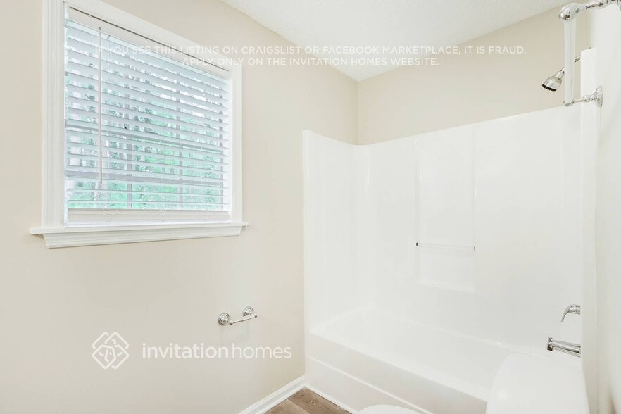 Building Photo - 4469 White City Rd