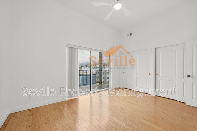 Building Photo - 569 Merritt Ave