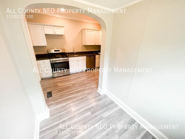 Building Photo - 3717 Archwood Ave