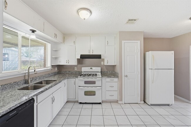 Building Photo - 10507 Seaford Dr