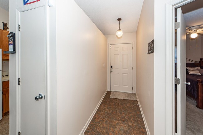 Building Photo - 2 Bedroom 2 Bath Condo in Avenue of Oaks -...