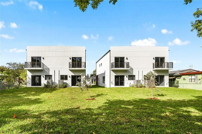 Building Photo - 116 NW 5th Ave