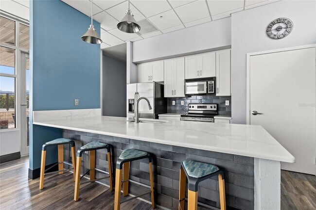 Building Photo - 1208 E Kennedy Blvd