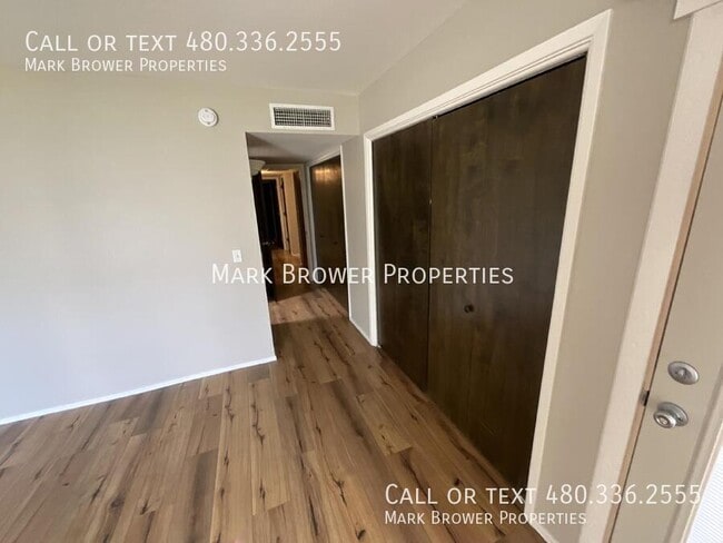 Building Photo - 3229 S Fairfield Dr