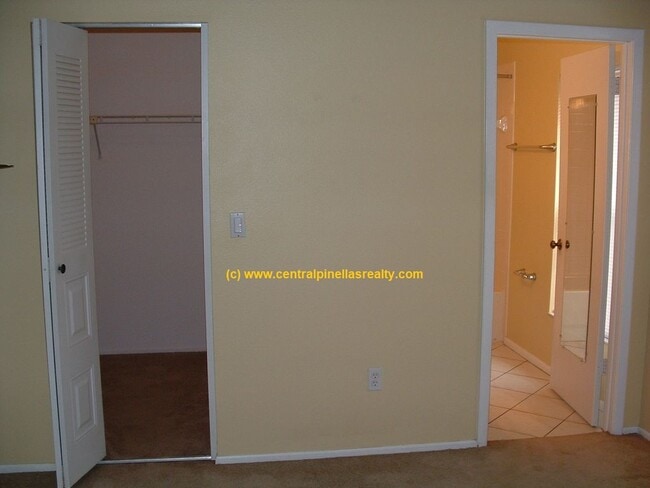 Building Photo - 3664 Montclair Dr