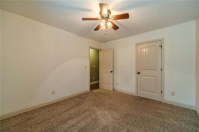 Building Photo - 511 Lena Dr