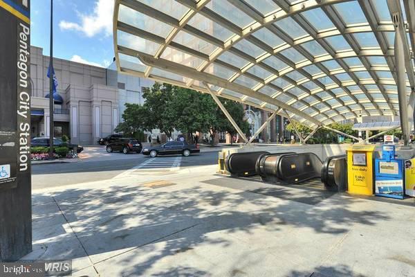 Building Photo - 1300 S Arlington Ridge Rd