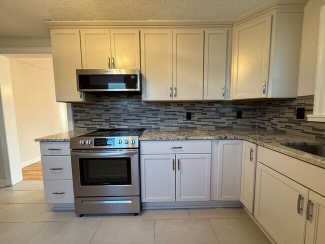 Building Photo - Spacious 4 Bedroom in North Nashville - Minutes from Downtown