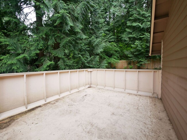 Building Photo - 4 Bed 2.5 Bath Single-Family House at the ...