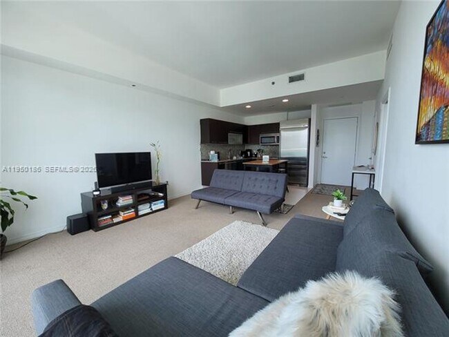 Building Photo - 950 Brickell Bay Dr