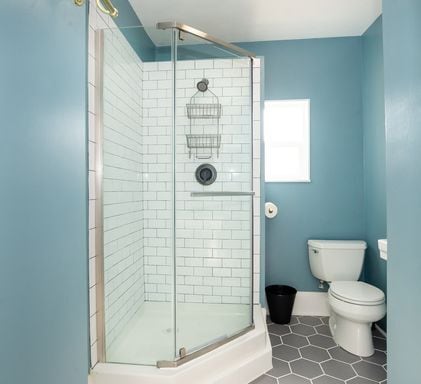 Building Photo - Bright 2 bedroom 1 bathroom Queen Anne Apartment with skyline views