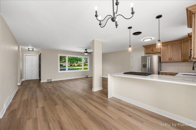 Building Photo - 355 Hilltop Dr