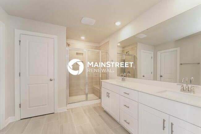 Building Photo - 3 Bedroom Pet-Friendly Home in Charlotte, NC with Main Street Renewal