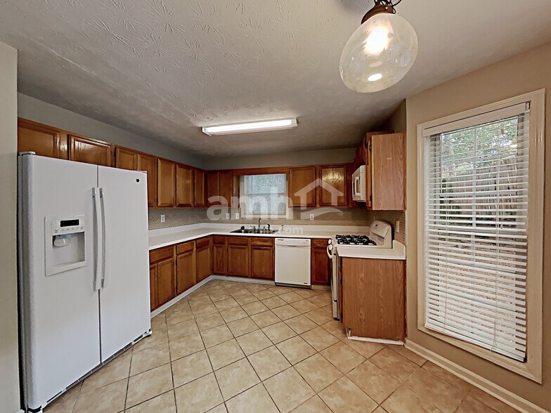 Building Photo - 670 Old Johnson Rd