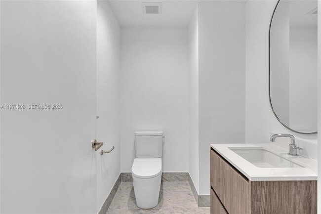 Building Photo - 9201 E Bay Harbor Dr