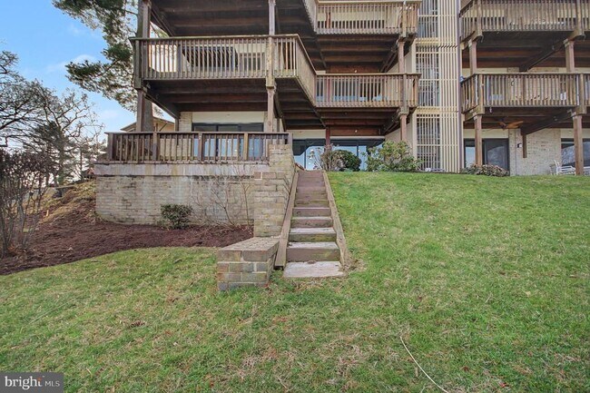 Building Photo - 768 Fairview Ave